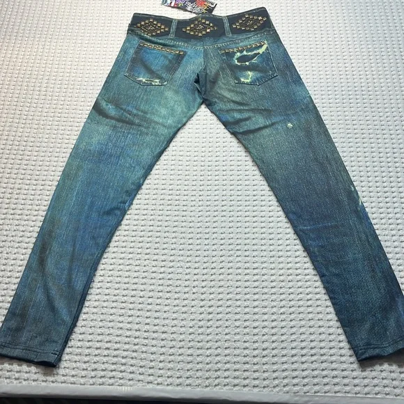 NWT Paris Angle Ripped Jean With Bedazzle Size Small - Picture 7 of 17